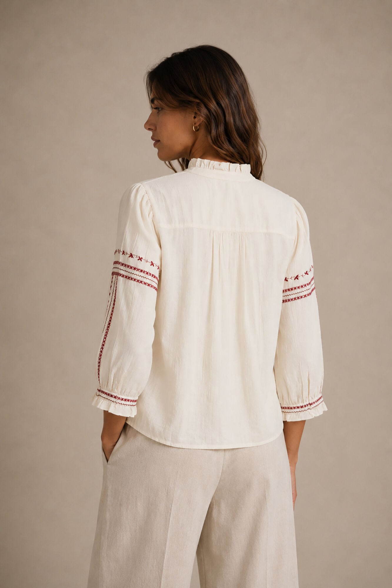 Vila Blusa bordada