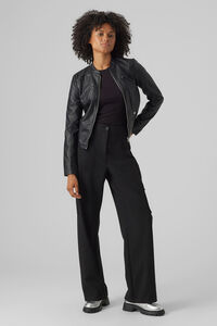 Vero Moda Blus&atilde;o gola Perkins efeito pele