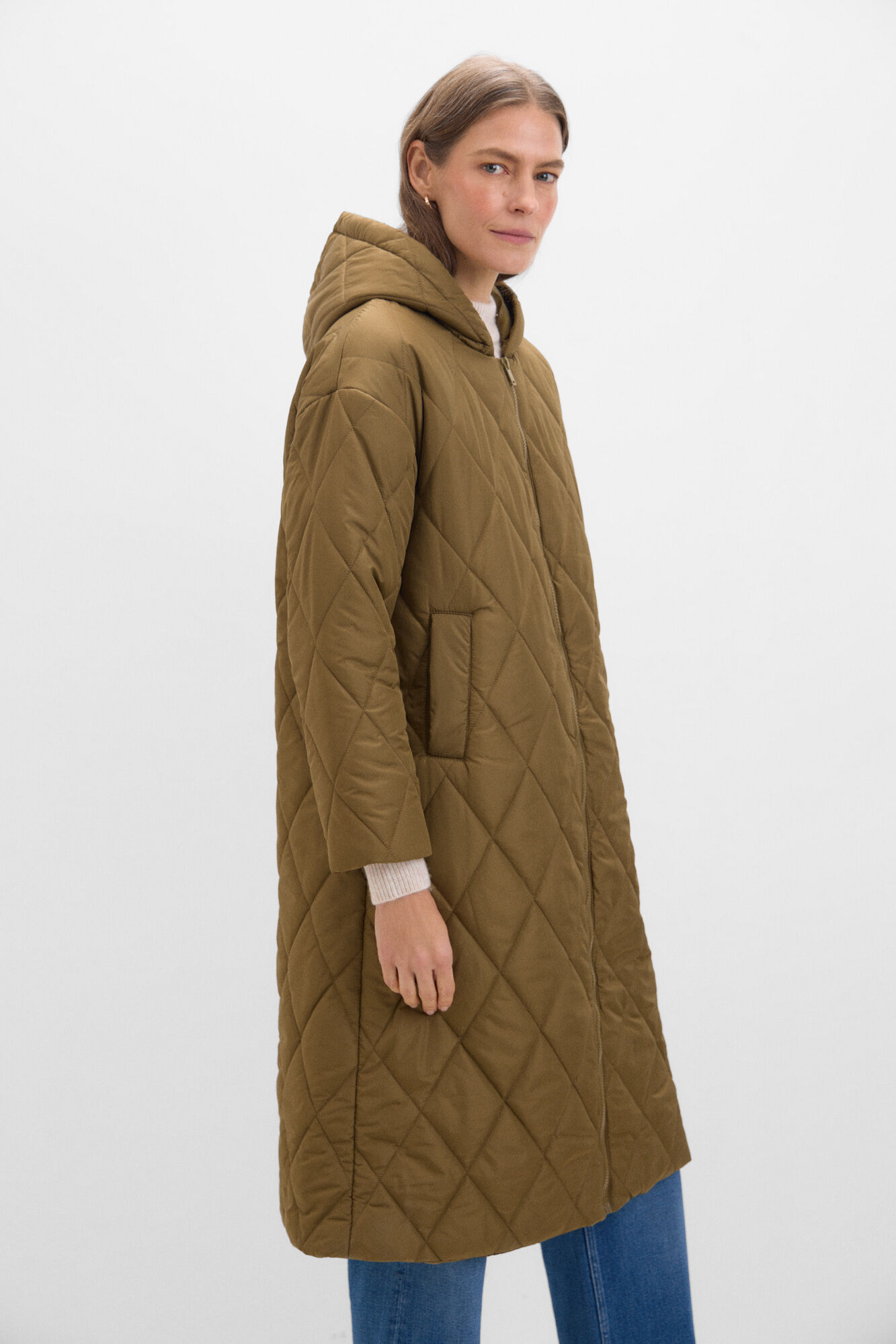 Long quilted coat with hood Women s coats and parkas Cortefiel