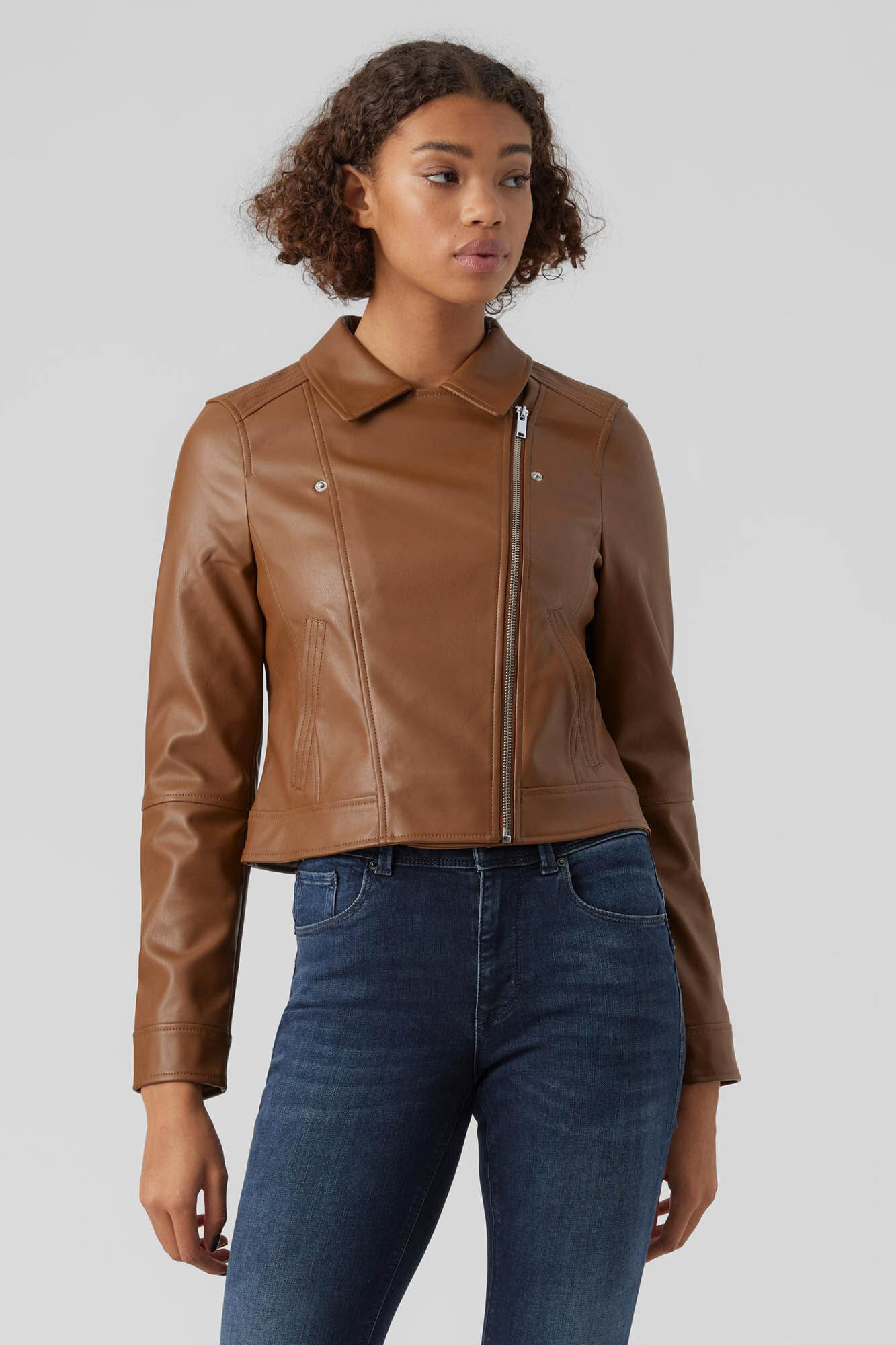 Long sleeved short jacket Women s jackets Cortefiel