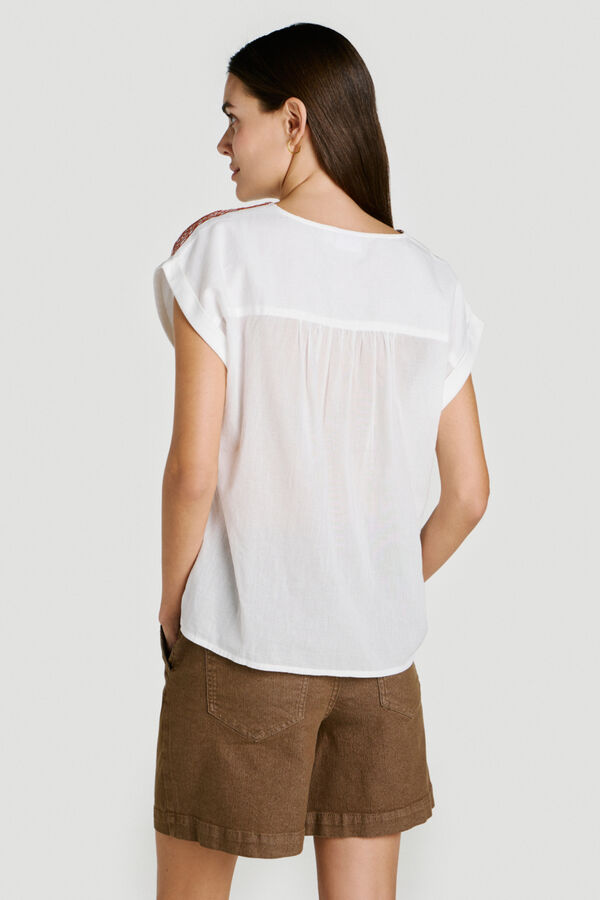 Vila Blusa de mulher com bordados em algod&atilde;o org&acirc;nico Branco