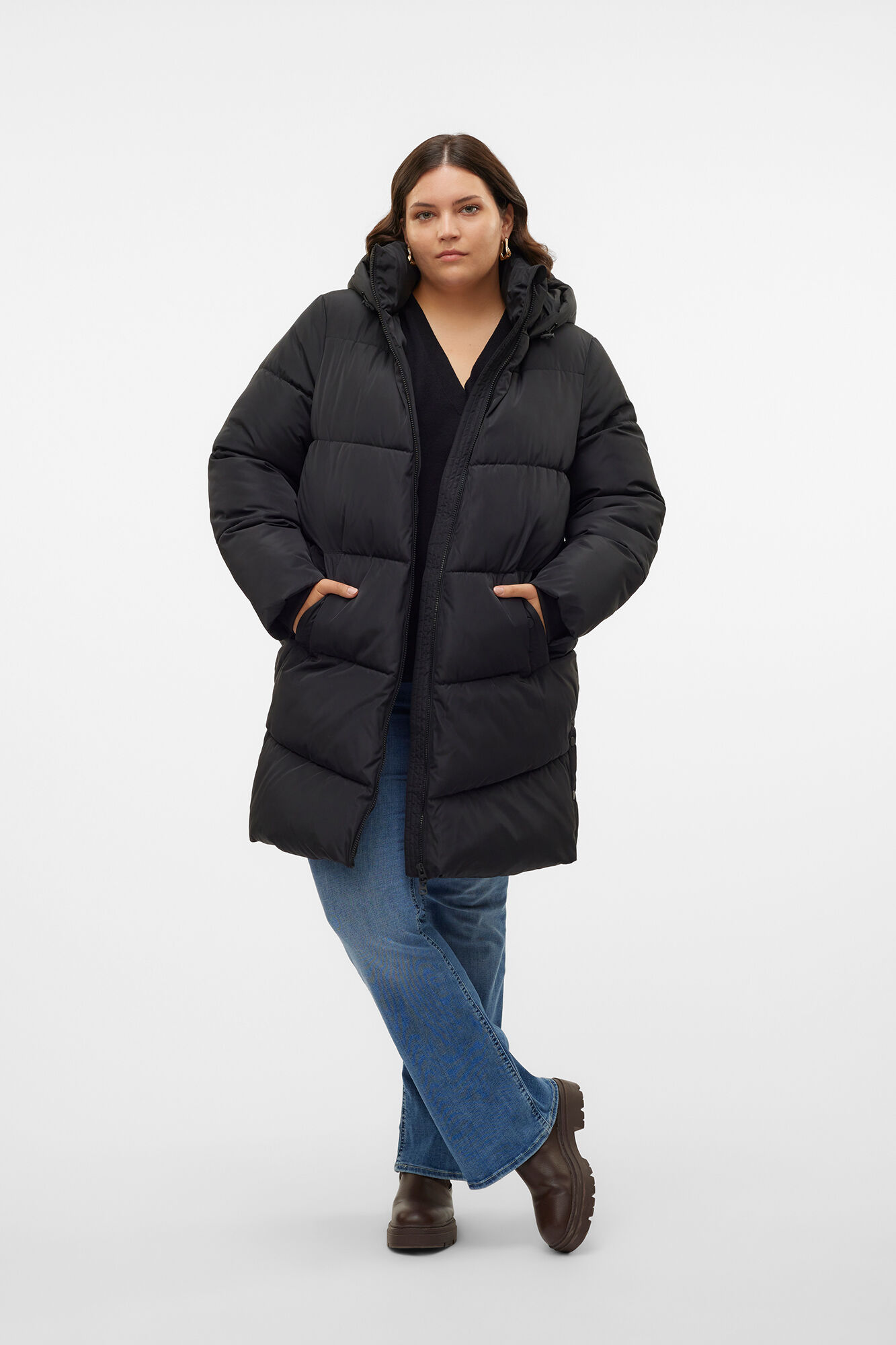 Abrigo acolchado con capucha talla grande Abrigos y parkas de mujer Cortefiel