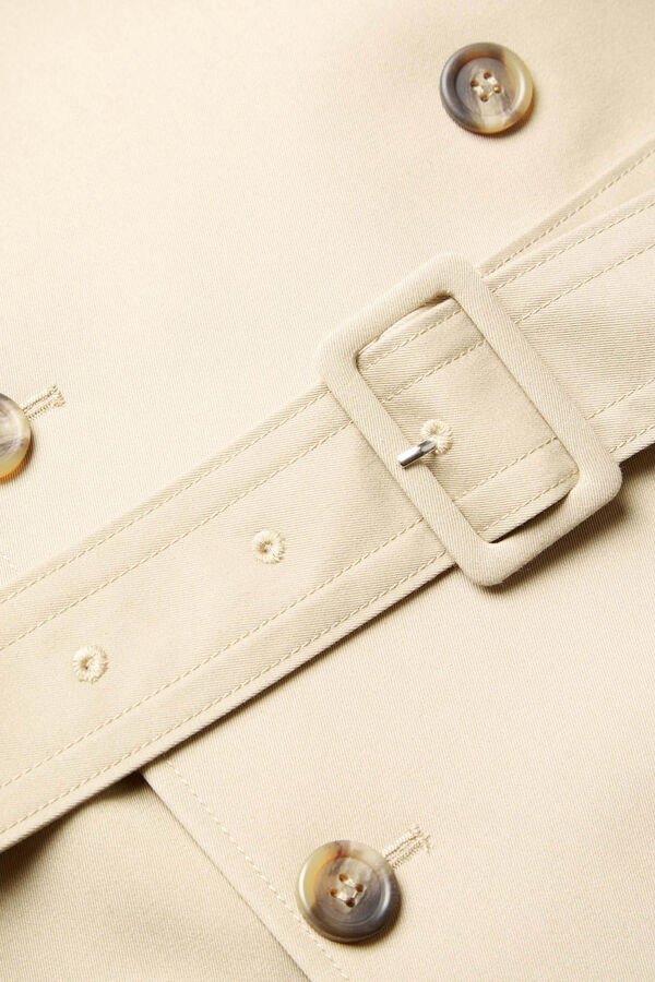 Cortefiel Gabardina clásica con solapas y cinturón confeccionada con materiales reciclados Marrón