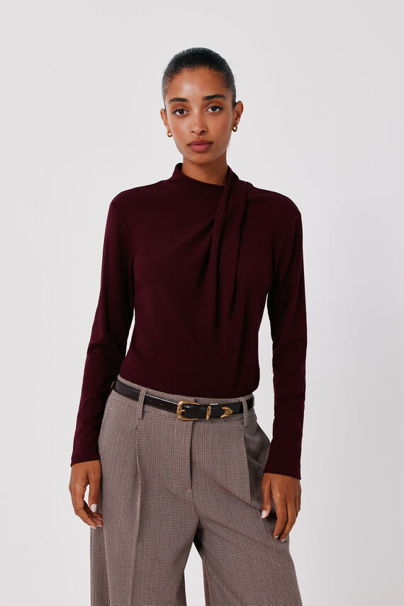 Camiseta cuello alto pliegue
