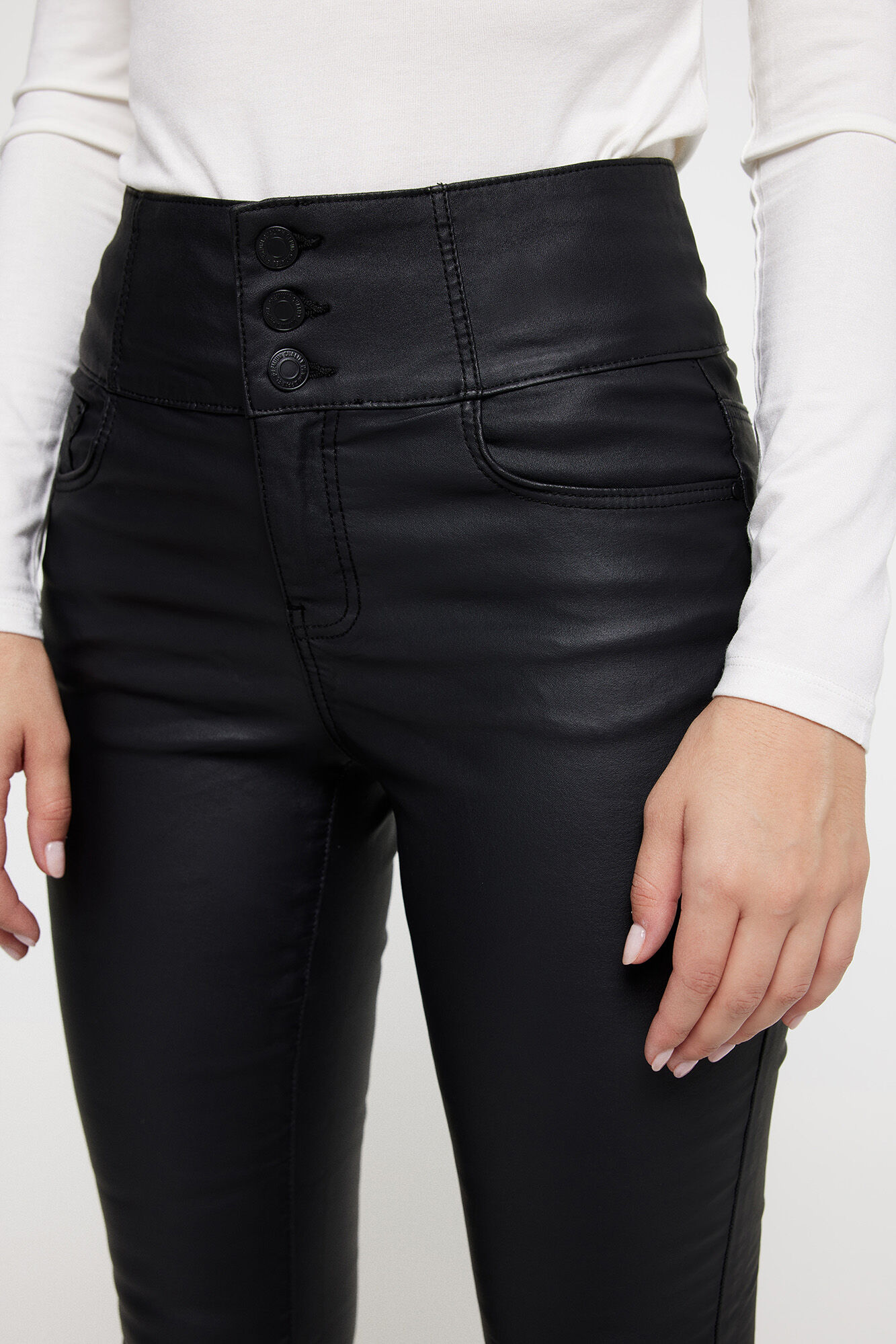 Pantalon 2025 efecto encerado