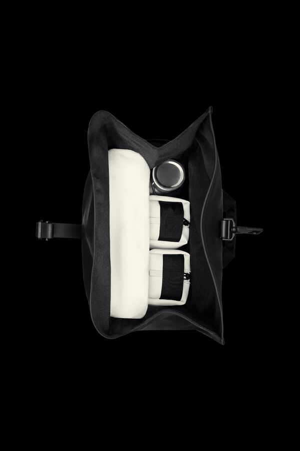 Rains Mochila rolltop grande imperme&aacute;vel Preto