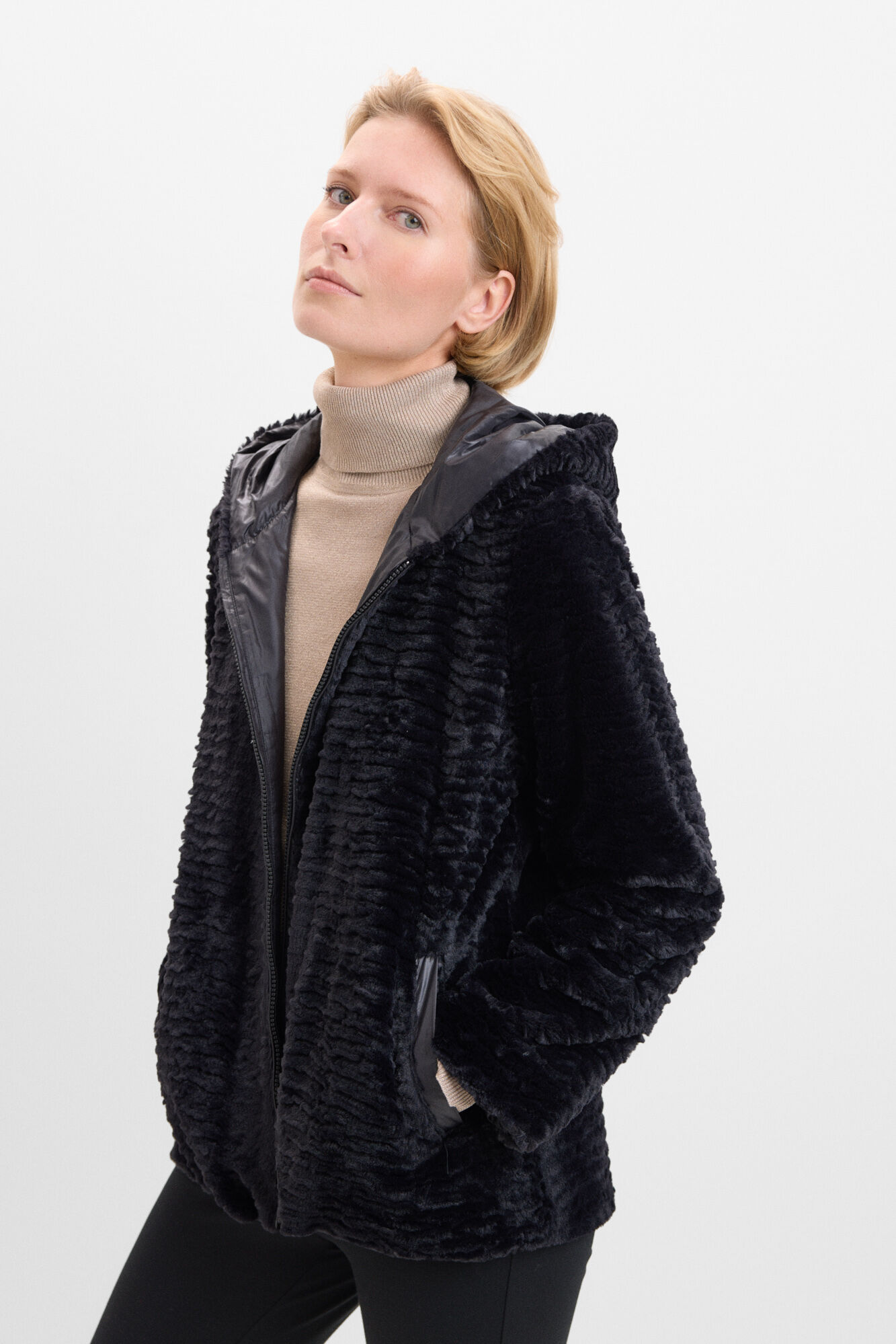 Short reversible faux fur jacket Women s jackets Cortefiel