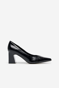 Cortefiel Black court shoes Black