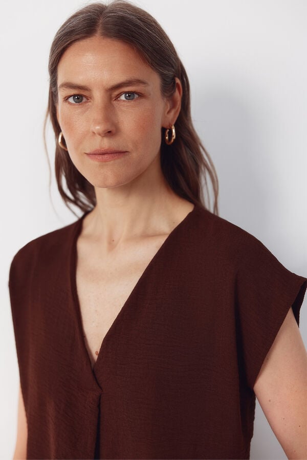Cortefiel Flowy short-sleeve blouse Dark brown