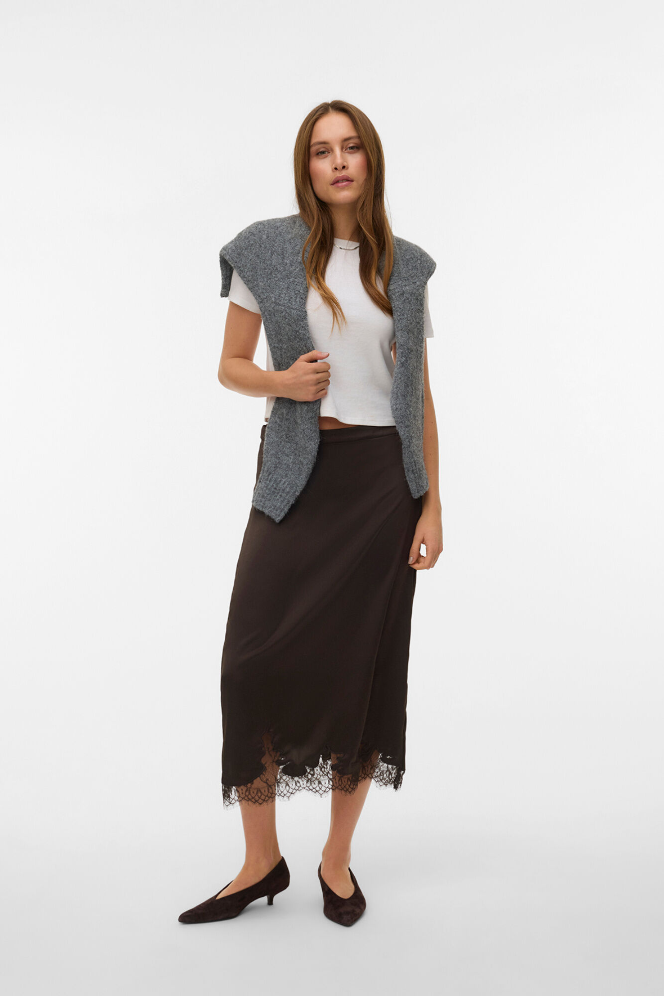 Vero Moda Falda midi satinada con encaje