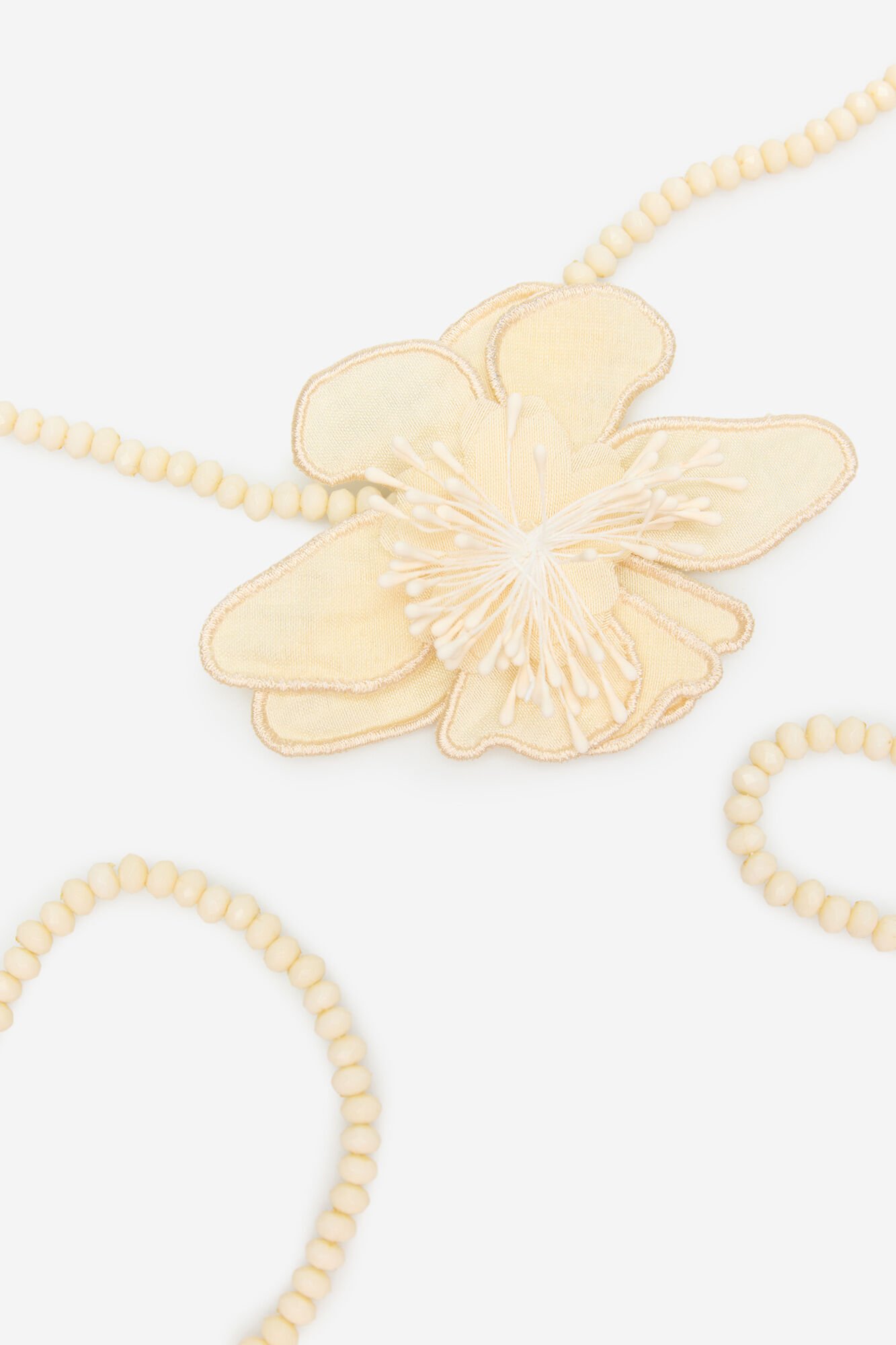 Cortefiel Gargantilha de contas com flor