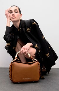 Lola Casademunt Mala a tiracolo