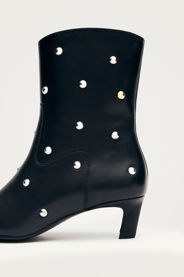 Alohas Botins de couro Nash Studs até o tornozelo Preto