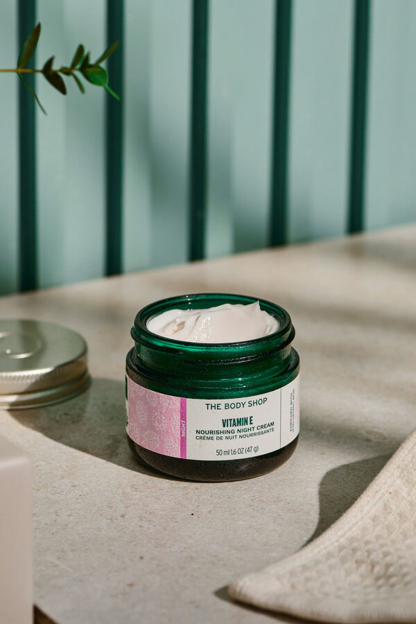 The Body Shop Vitamin E Night Cream Multicolour