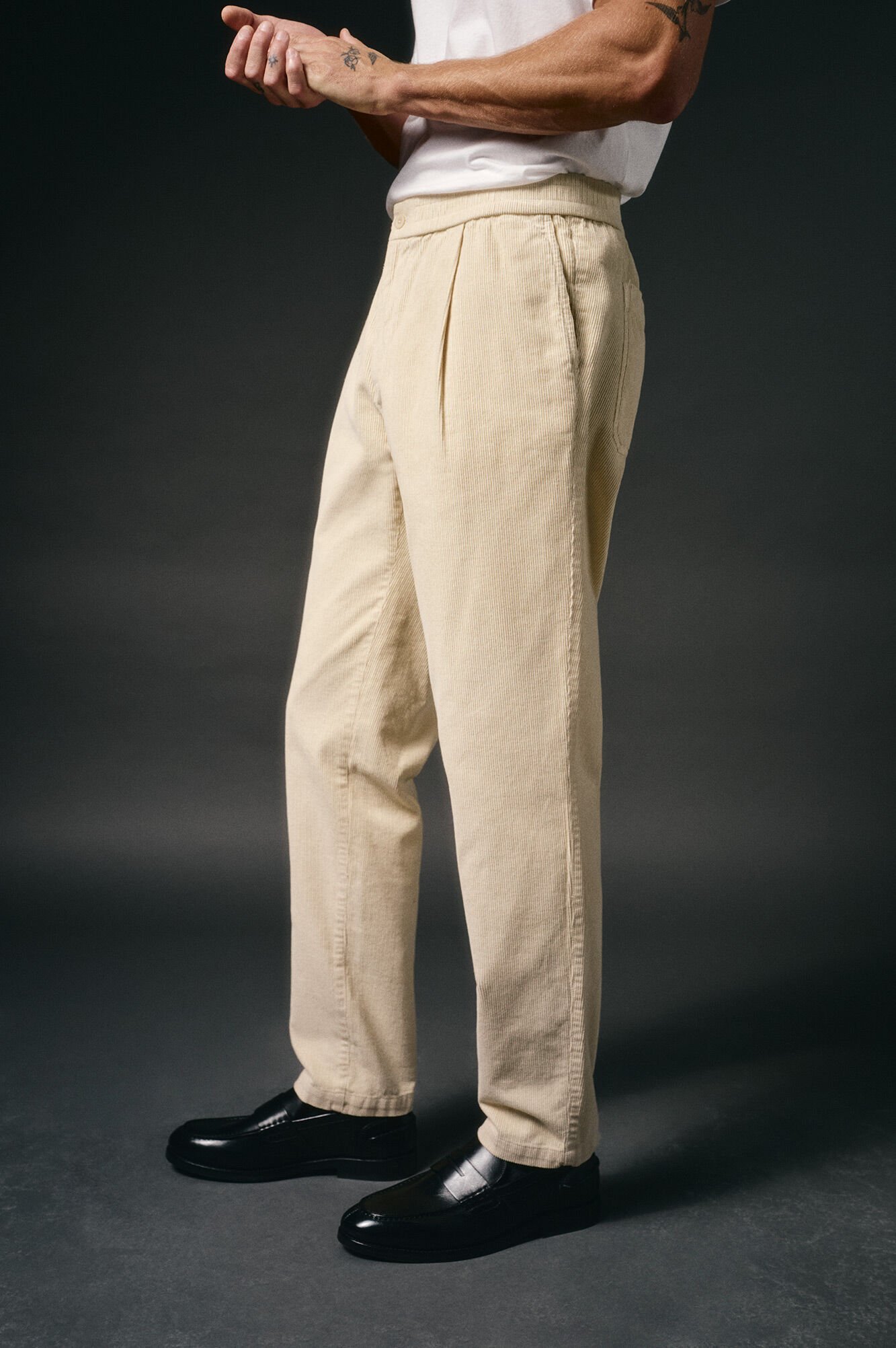 OOTO Pantal&oacute;n pana con gomas