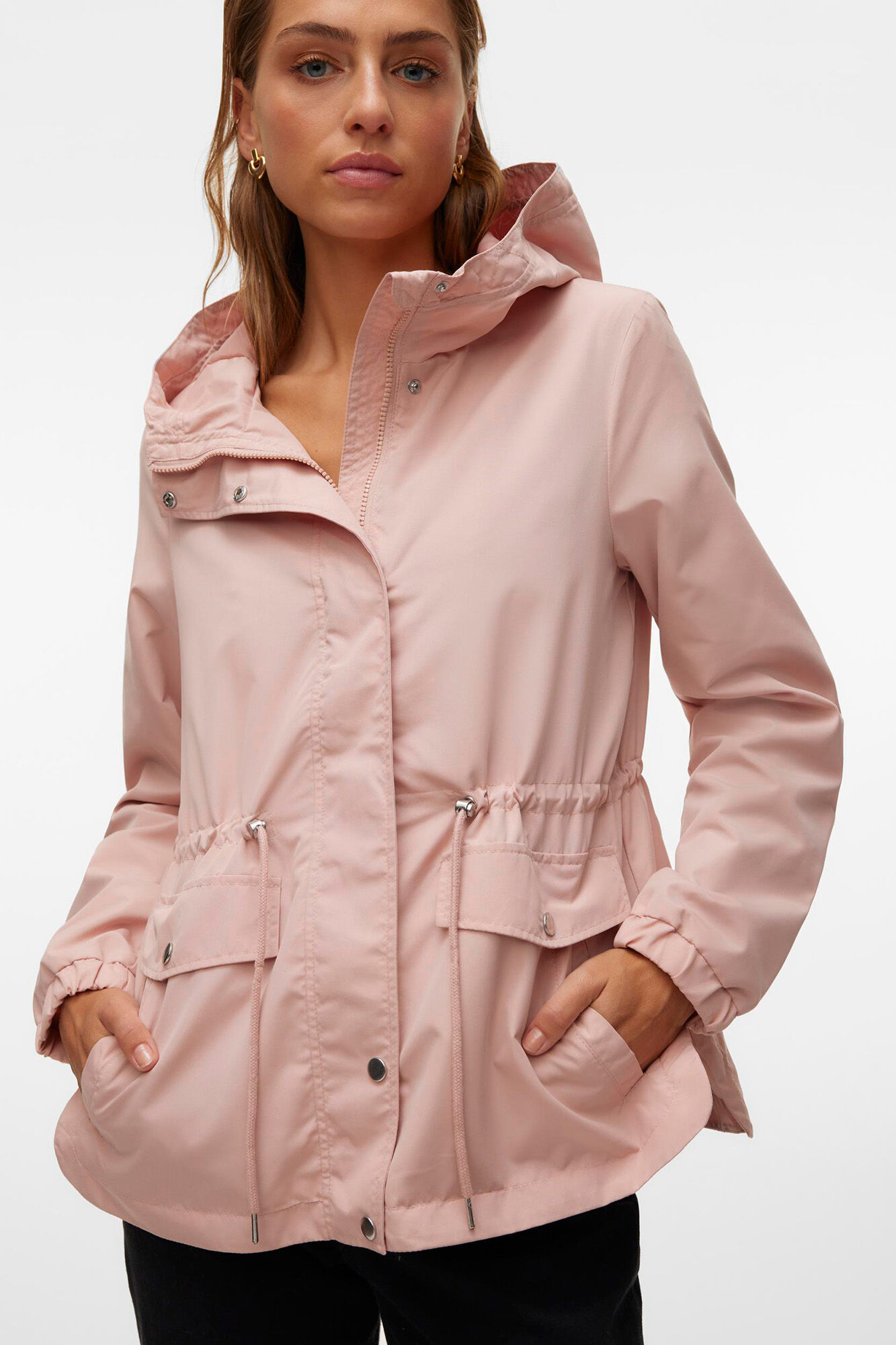 Parka corta con capucha Parkas de mujer Cortefiel