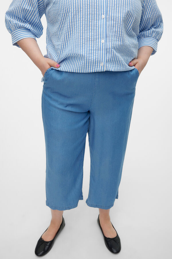 Vero Moda Curve Calça denim cropped plus size fluído Azul