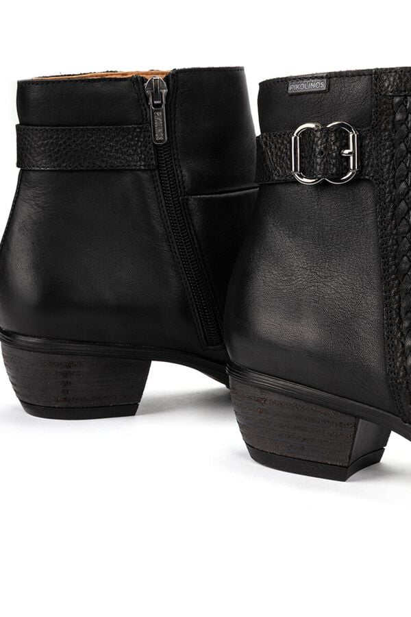 Pikolinos Women's ankle boot with buckle Black