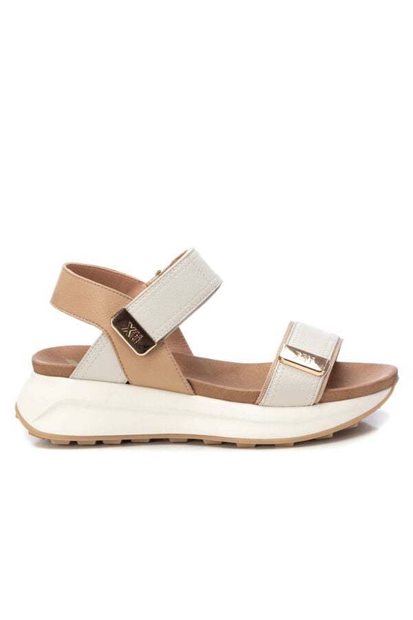 XTI Sand&aacute;lia de pala dupla com fecho adesivo Castanho