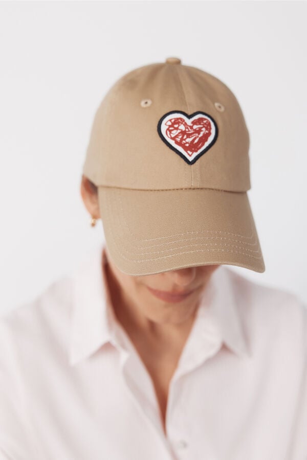 Cortefiel Little hearts cap Beige