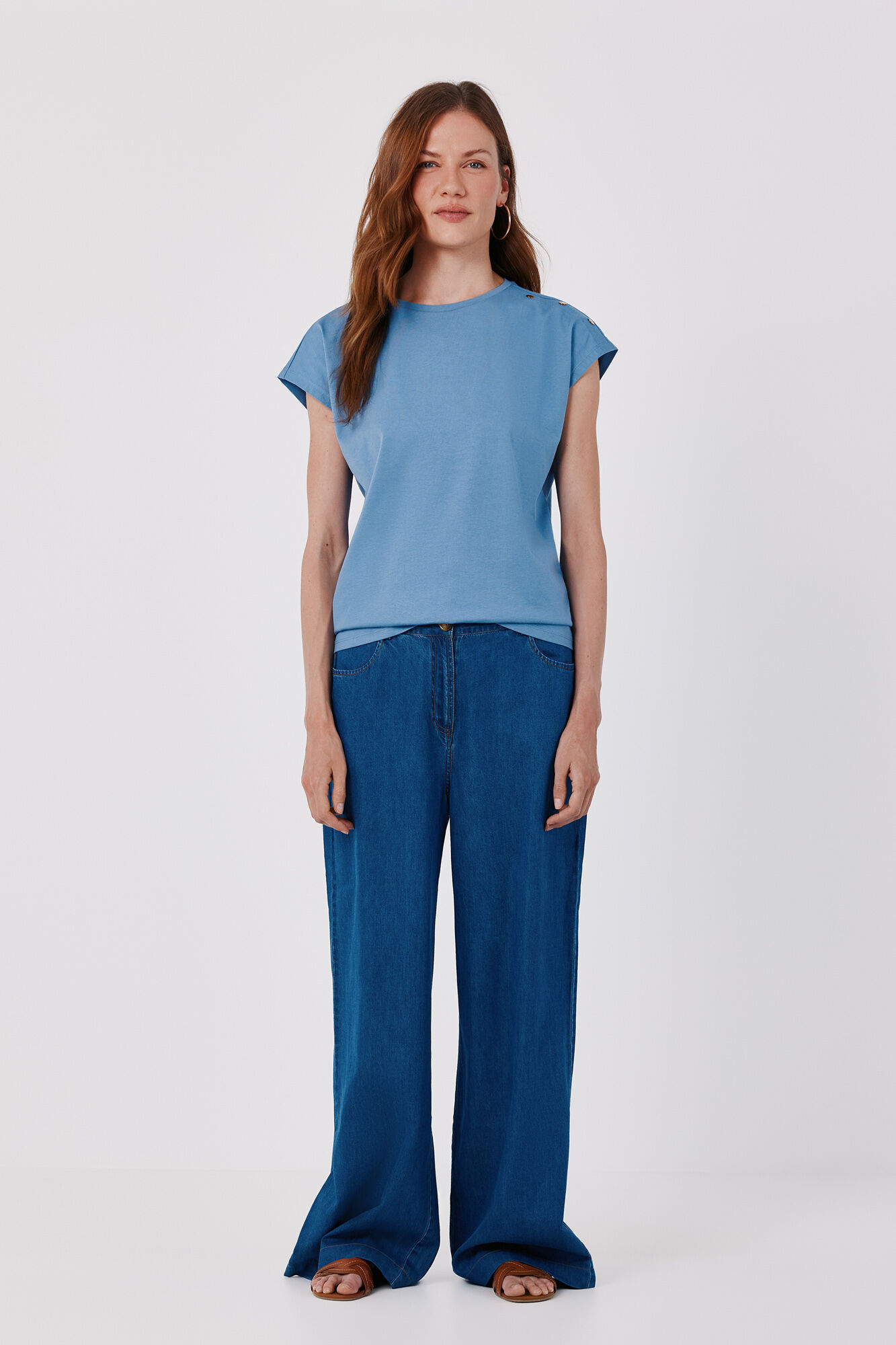 Cortefiel Basic t-shirt with gold buttons