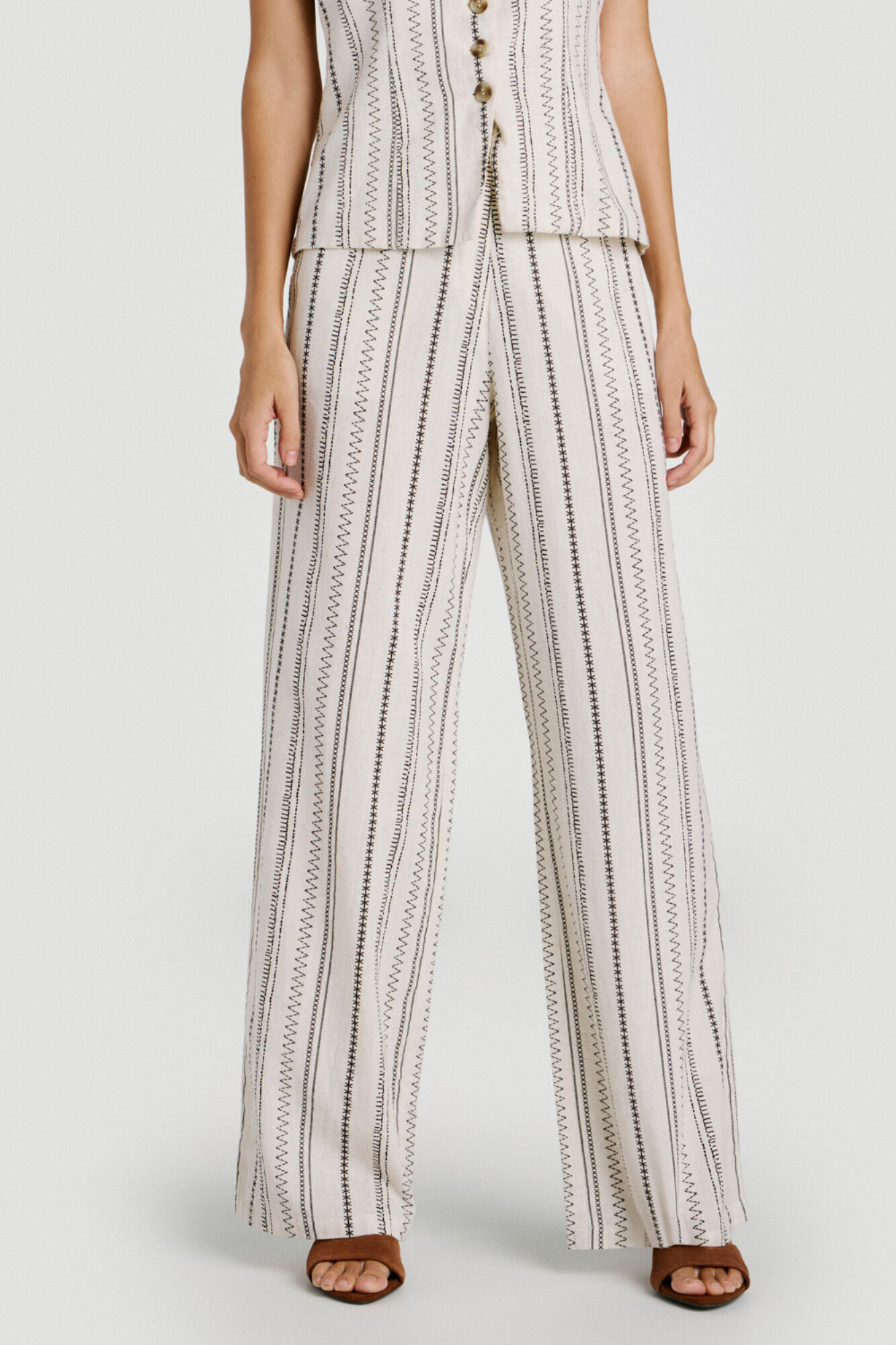 Vila Cal&ccedil;a comprida com estampado &eacute;tnico em algod&atilde;o e linho