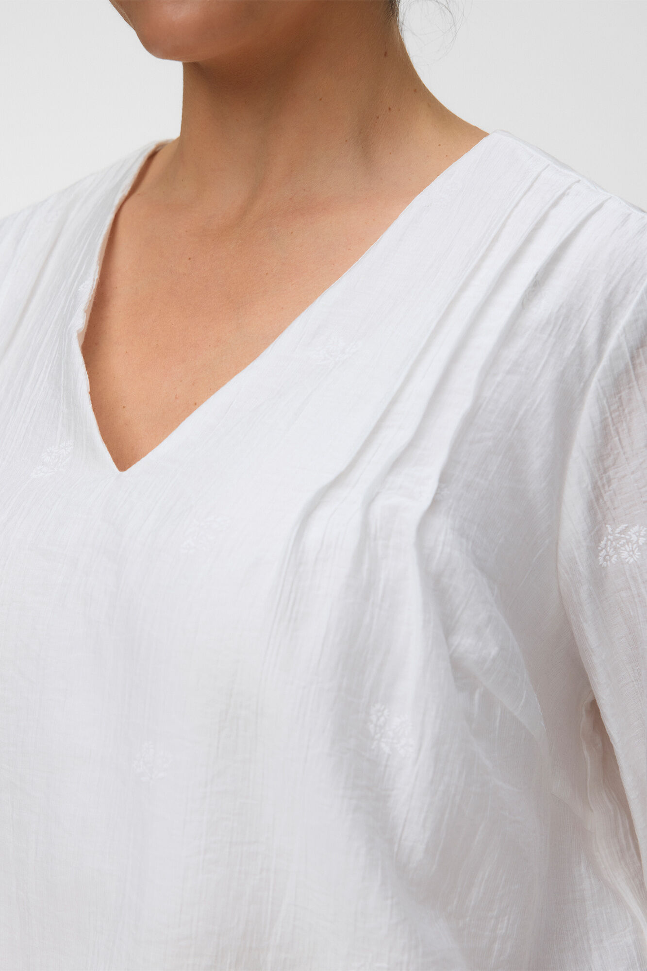 Vero Moda Curve Blusa fluida com manga a tr&ecirc;s quartos