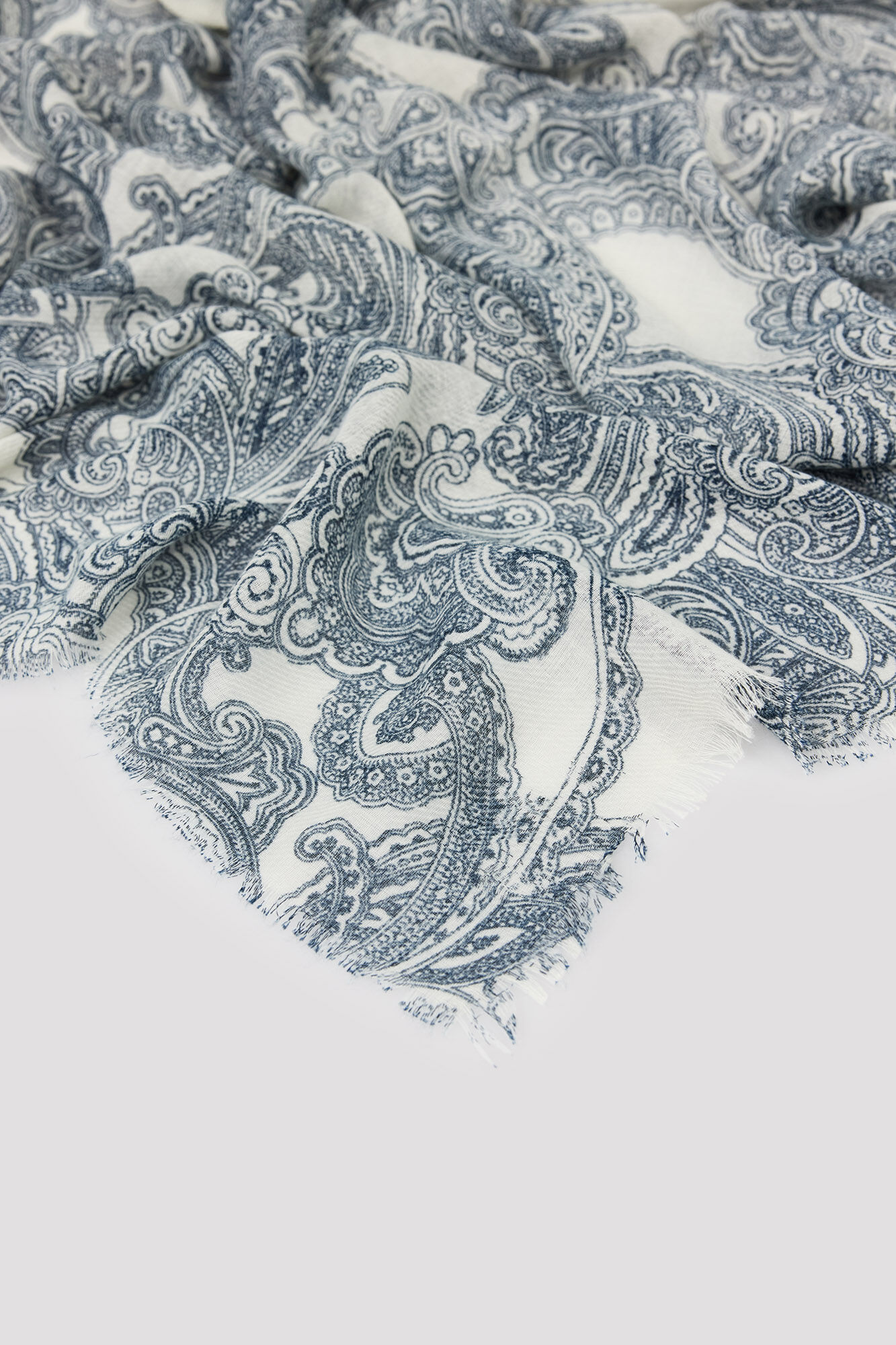 Cortefiel Paisley print scarf
