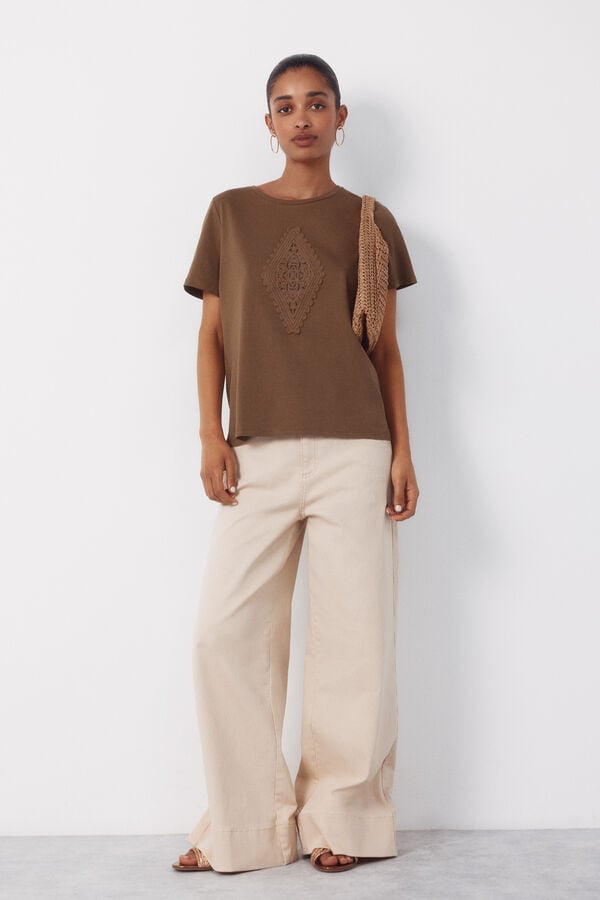 Cortefiel T-shirt with crochet patch Kaki