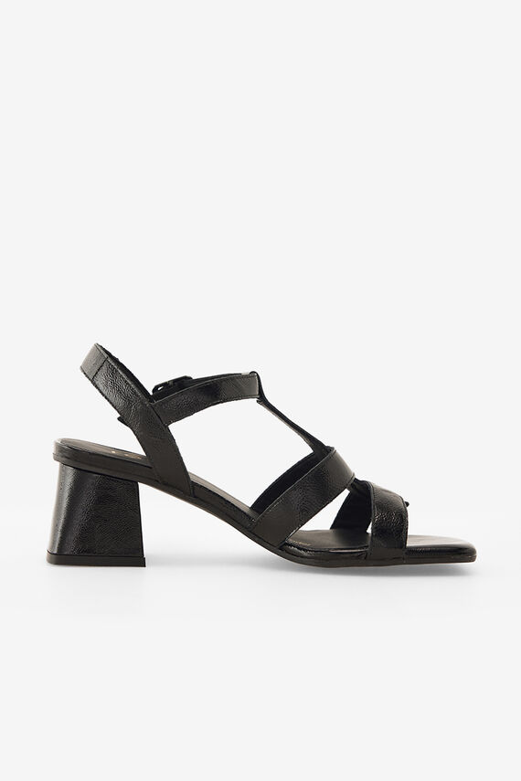 Sandalias en piel efecto charol