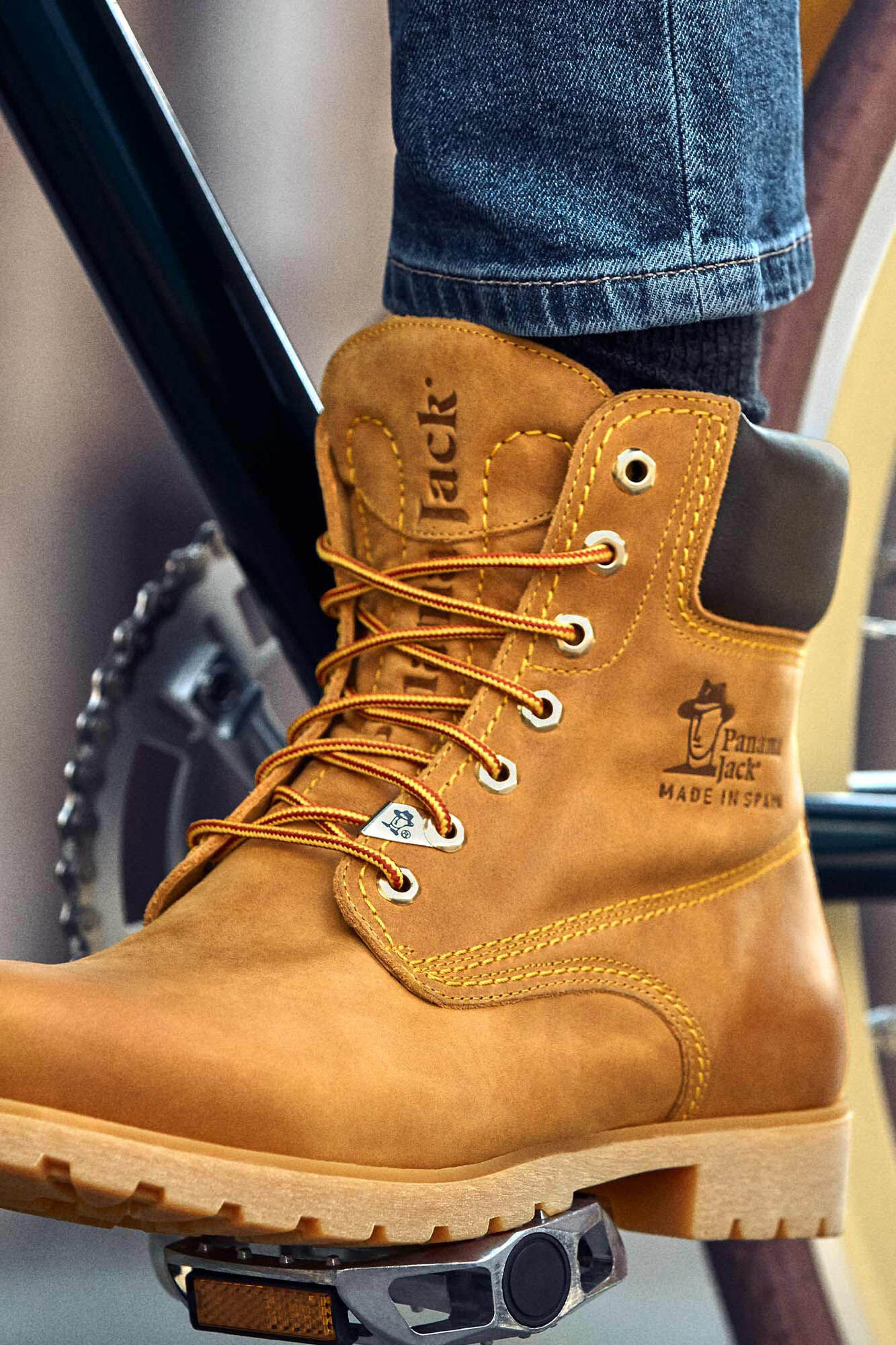 Bota de hombre en piel napa
