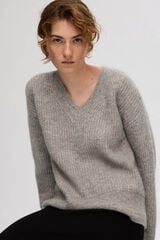 Cortefiel V- neck sweater made of wool and alpaca. Regular fit. Grey