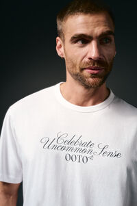 OOTO Camiseta gráfica lavada