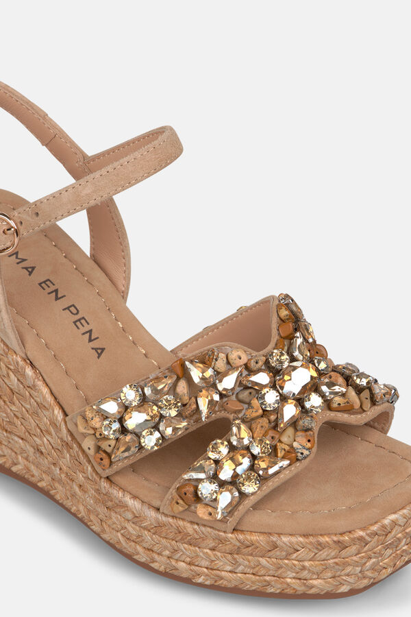 Alma en Pena Sand&aacute;lia cunha com tira de pedraria Castanho