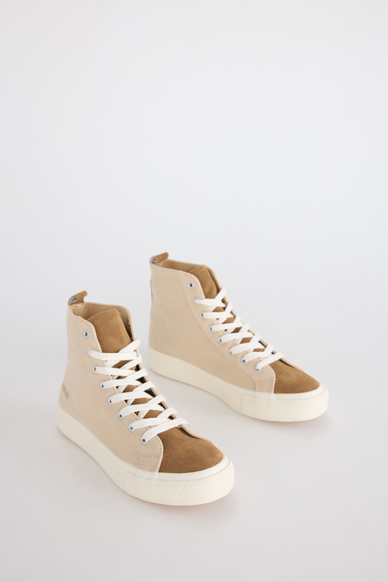 Slowlove desportiva de cano alto