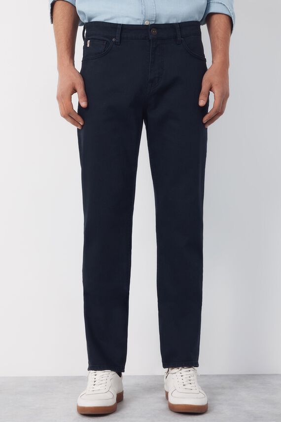 Pantalón 5 bolsillos color regular fit
