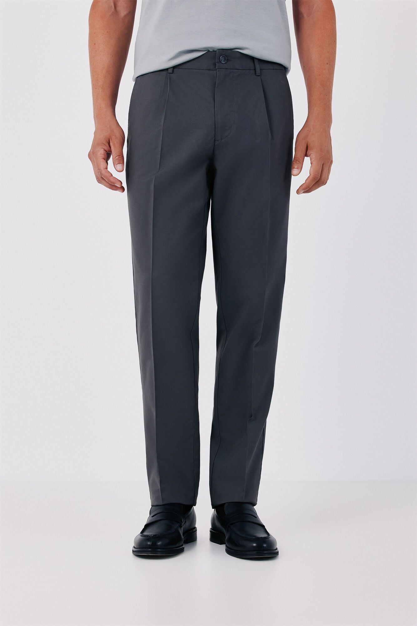 Cortefiel Chinos with comfort pleats regular