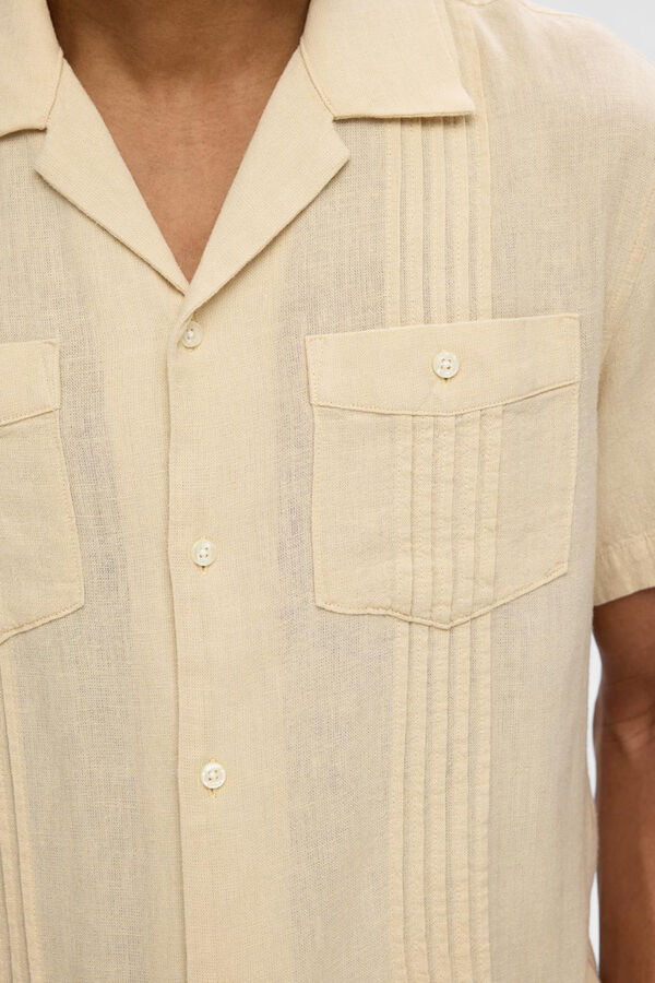 Cortefiel Camisa guayabera de quatro bolsos de manga curta confecionada com linho.  Cinzento