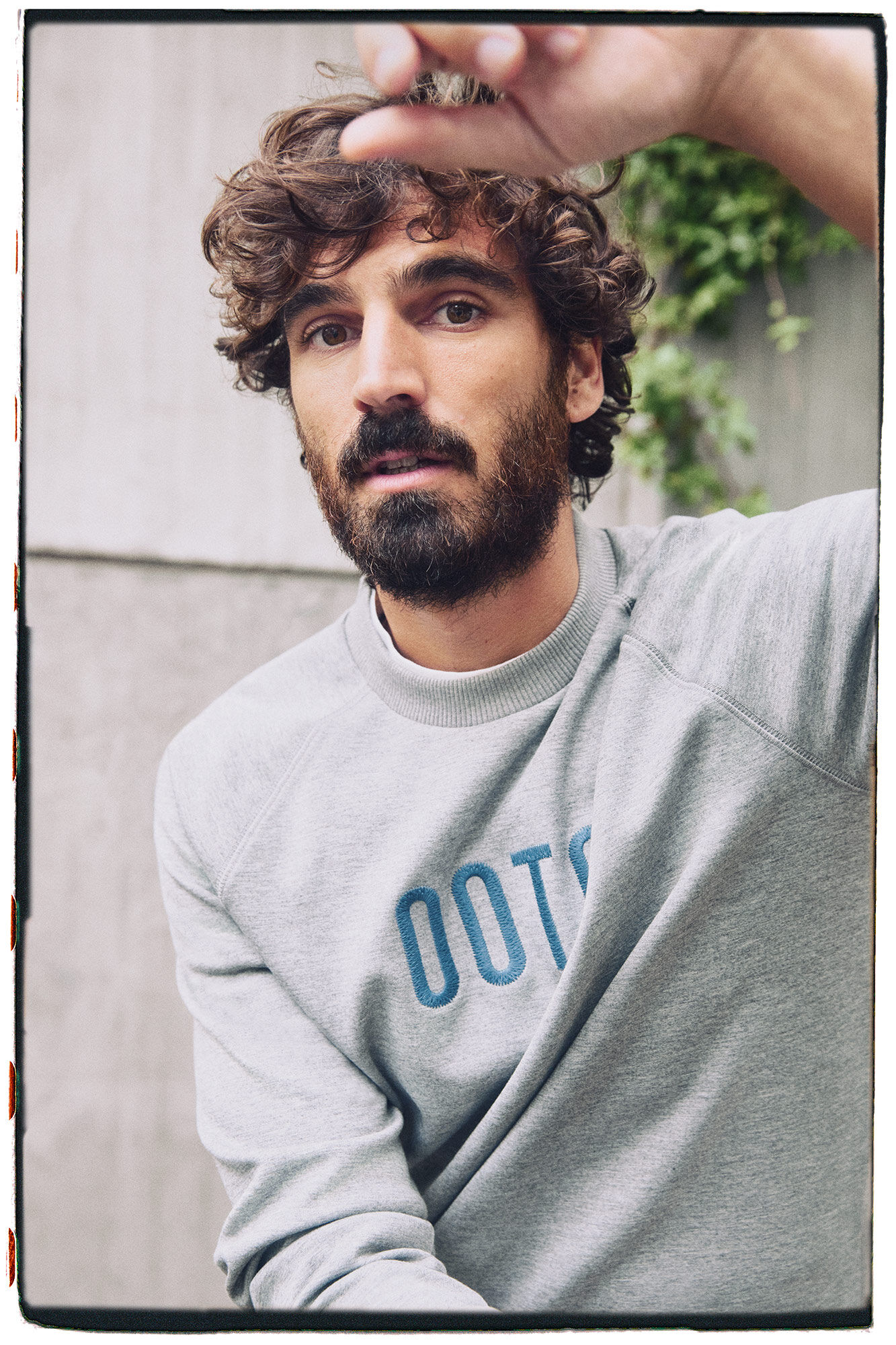 Sudadera cuello redondo con logo delantero