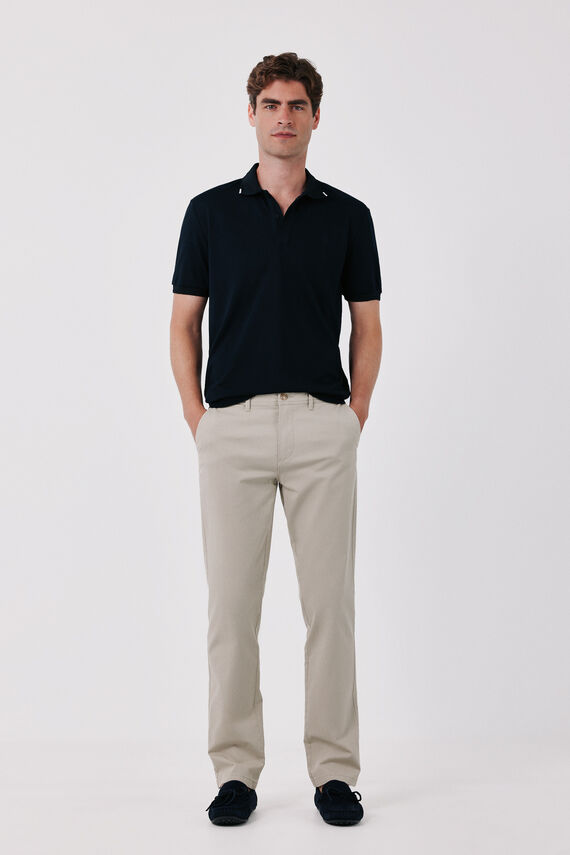 Chino básico ligero regular