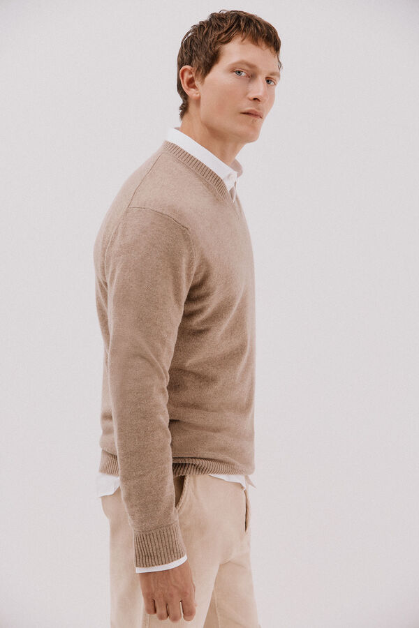 Cortefiel Lambswool round V wool sweater Camel