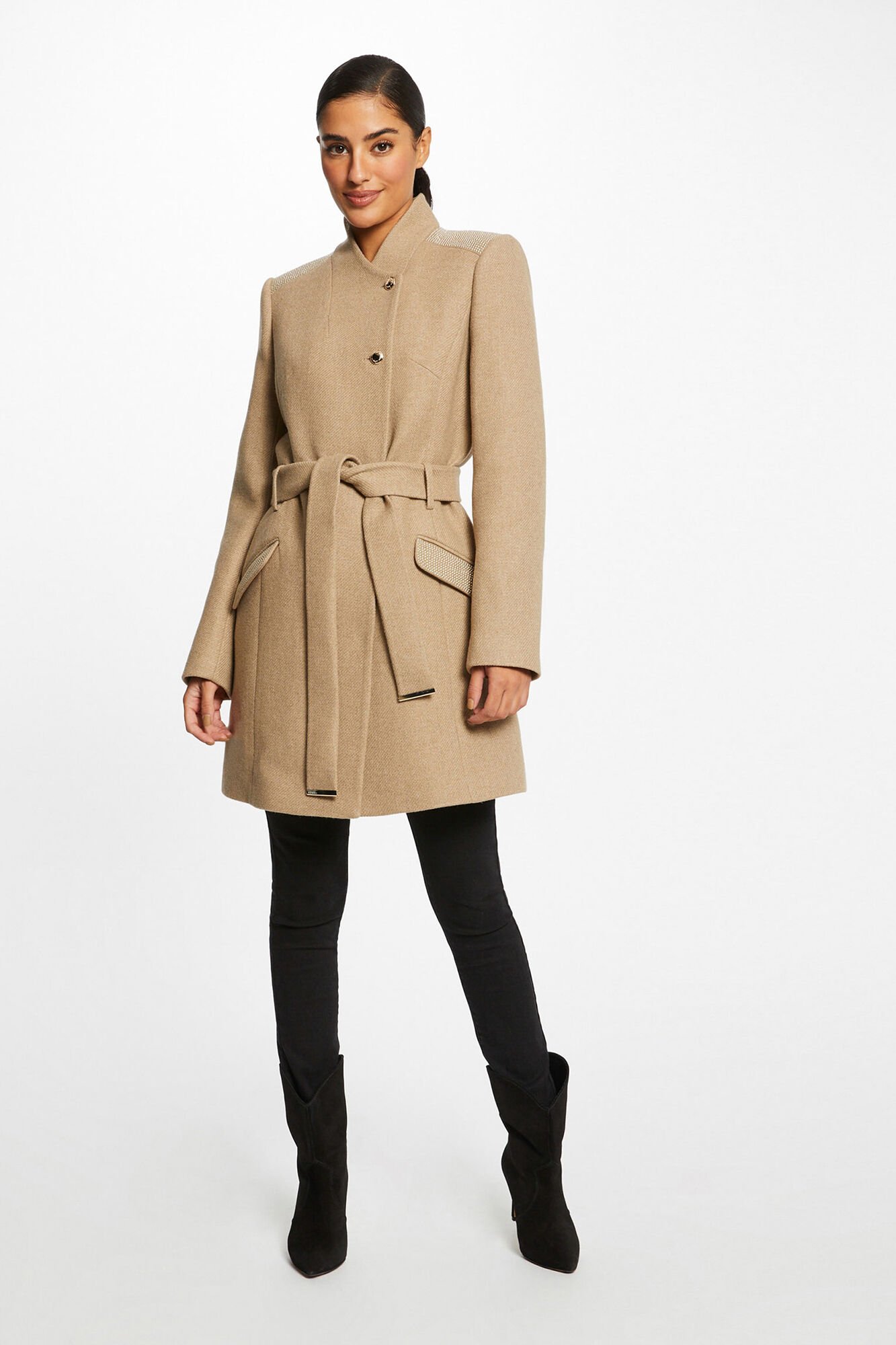 Loose fitting coat with belt Women s coats and parkas Cortefiel