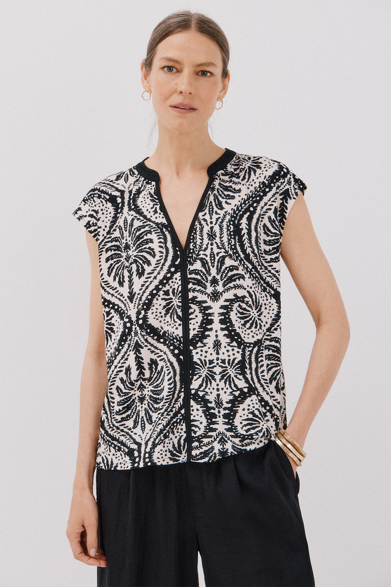 Cortefiel Basic T-shirt without mandarin collar