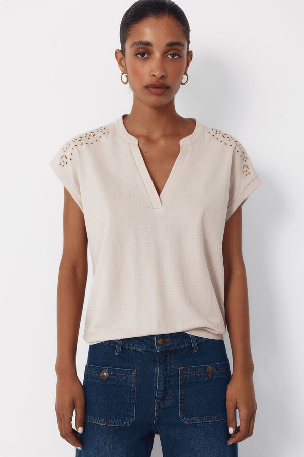 Cortefiel Stretch piqu&eacute; polo with embroidered detail Beige