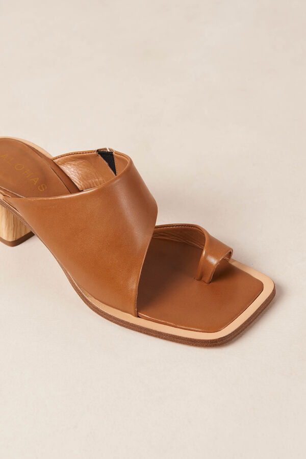 Cortefiel Josie Tan Leather Sandals Camel