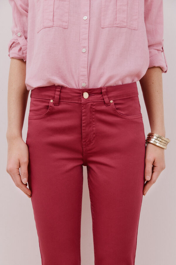 Cortefiel Pantalones pitillo crop color Morado