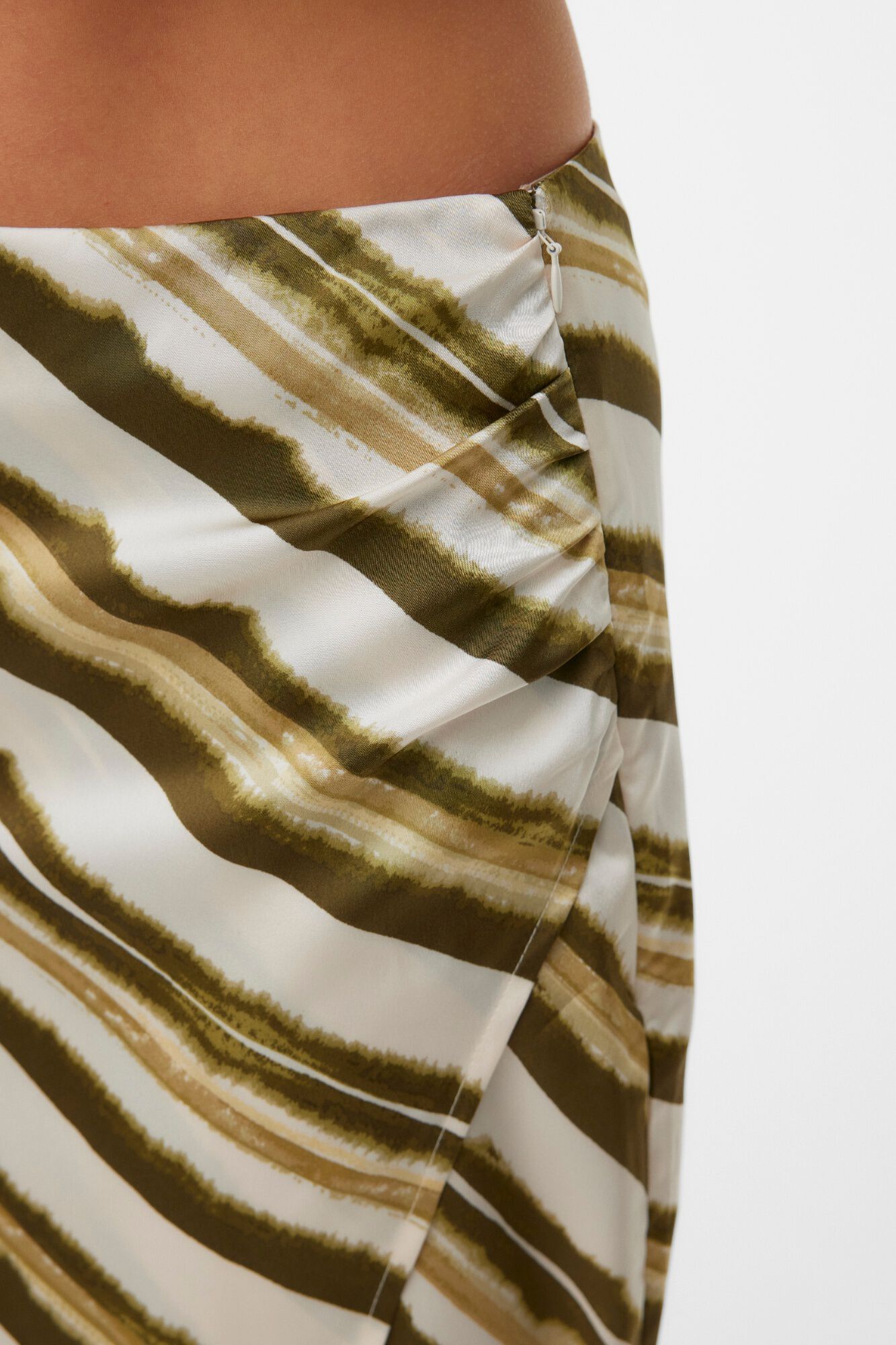 Vero Moda Saia midi acetinada