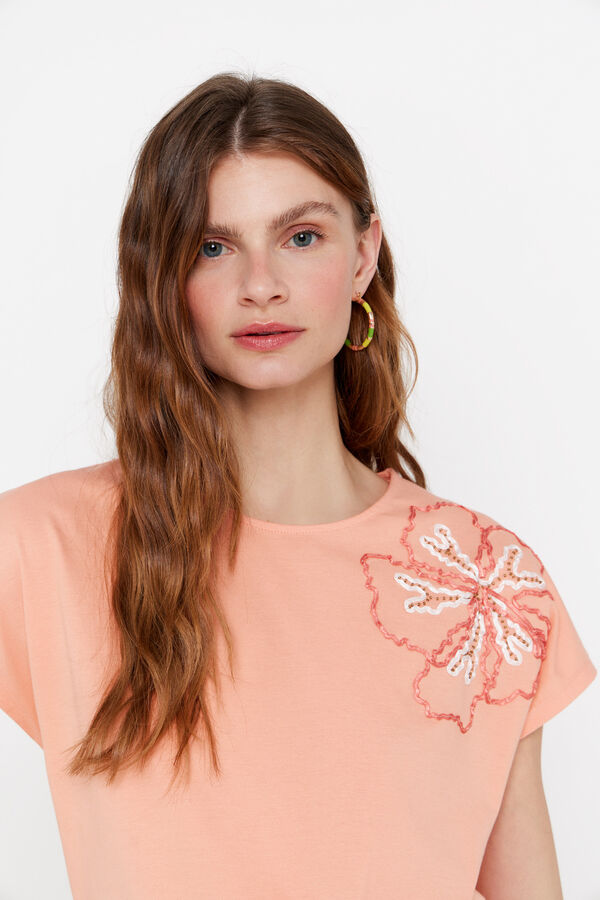 Cortefiel Camiseta bordado flor Coral