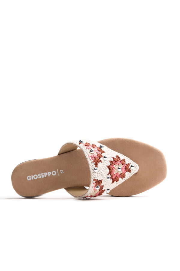 Gioseppo Sand&aacute;lias em crochet com tachas Isiolo Tostado