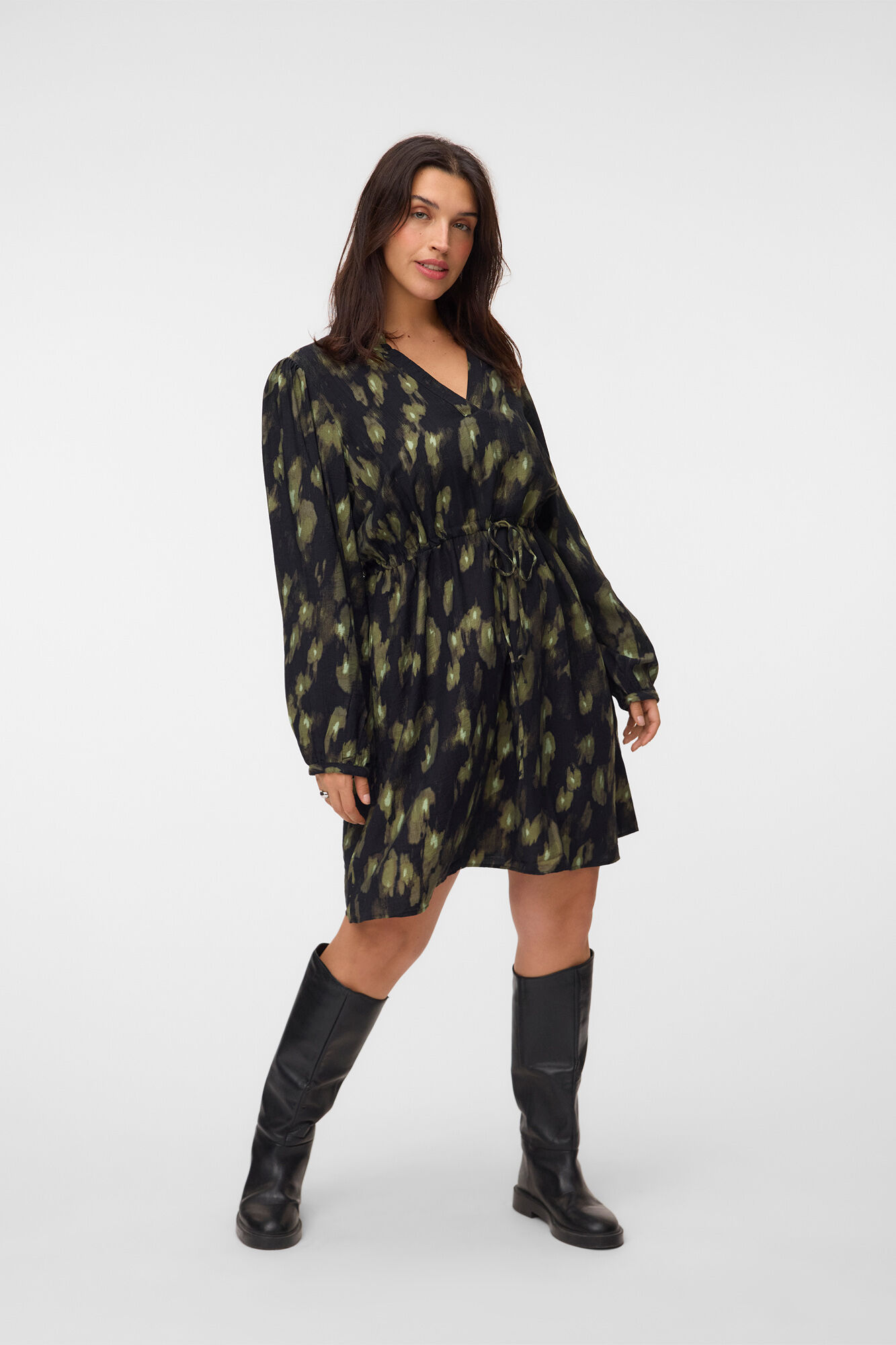 Vero Moda Curve Vestido curto estampado com cord&atilde;o